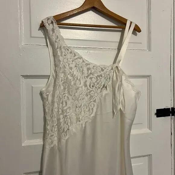 Vintage Gold label Victoria Secret ivory white night gown M - Picture 2 of 10